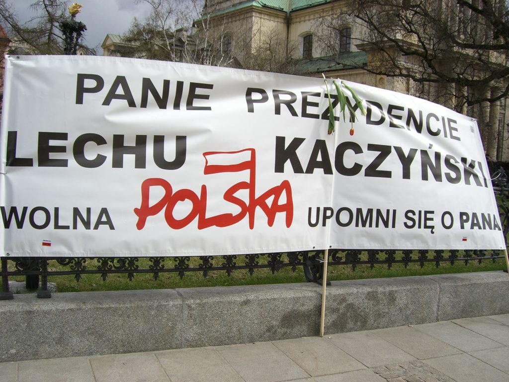 Zdjęcia zrobione 10 kwietnia 2011 r. przez M.M. Kulów na Krakowskim Przedmieściu i Placu Marszałka Piłsudskiego w Warszawi
