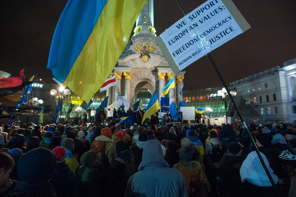 Thousands of Ukrainians are continuing to express support to eur